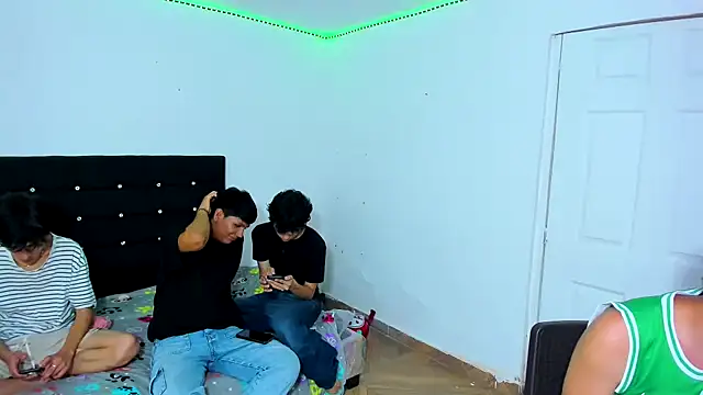 Alexander and Xiao online show from March 4, 2025, 9:22 pm