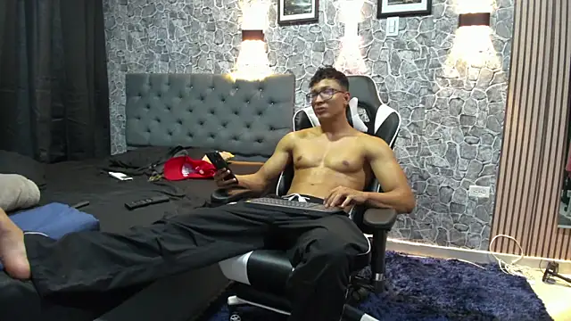 chriss jones1 online show from September 23, 2025, 10:35 pm