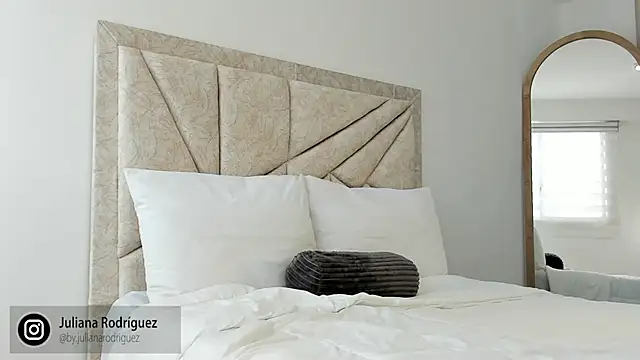 Snapshot of Julifoxx chatting on October 26, 2025, 9:10 pm Julifoxx online show from October 26, 2025, 9:10 pm