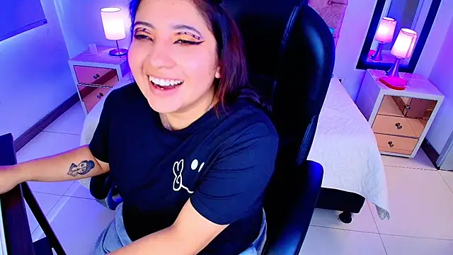 Emma monserrat online show from November 14, 2025, 7:34 pm