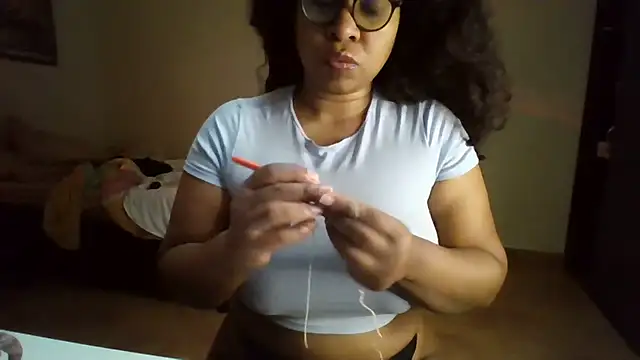 Snapshot of Ivon-09 chatting on July 8, 2026, 12:31 pm Ivon-09 online show from July 8, 2026, 12:31 pm