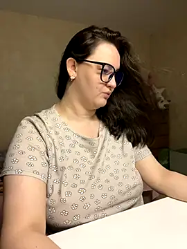 hungry1bunny online show from November 7, 2025, 5:02 pm