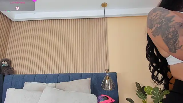 kathecute   online show from September 9, 2025, 1:38 am