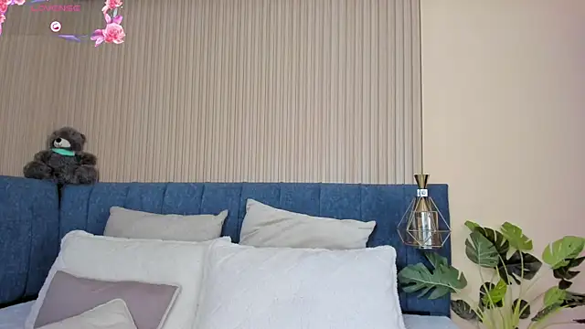 kathecute   online show from November 23, 2025, 1:38 am