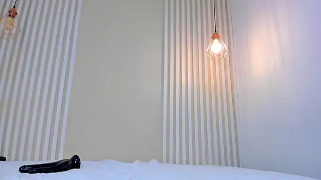 annawelk  online show from February 1, 2025, 3:28 pm
