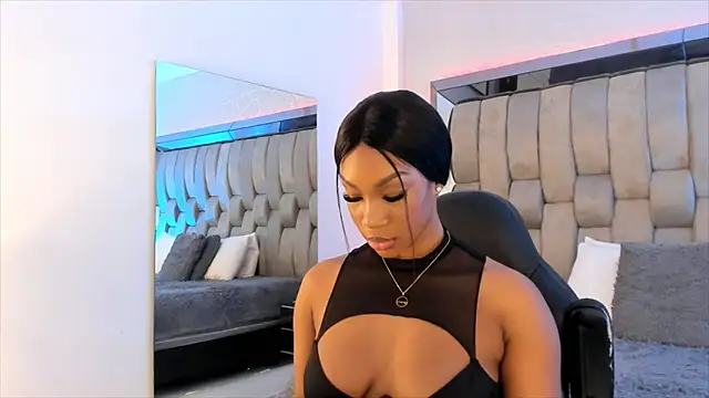 ChaynnaCooper online show from February 3, 2025, 2:45 pm