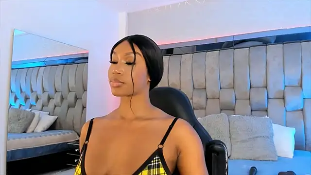 ChaynnaCooper online show from February 13, 2025, 12:00 pm