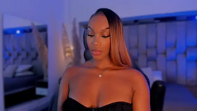 ChaynnaCooper online show from October 28, 2025, 3:43 am