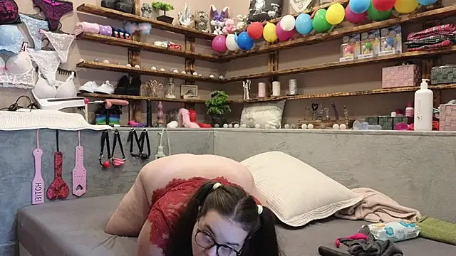 Kimberly-Caprice online show from February 7, 2025, 11:45 am