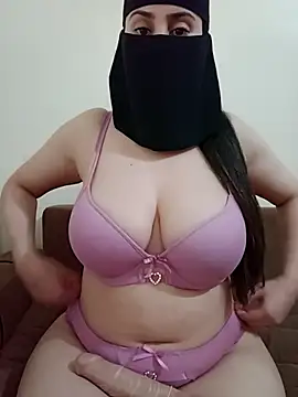 Snapshot of Arabic-Rose chatting on April 23, 2026, 12:29 pm Arabic-Rose online show from April 23, 2026, 12:29 pm