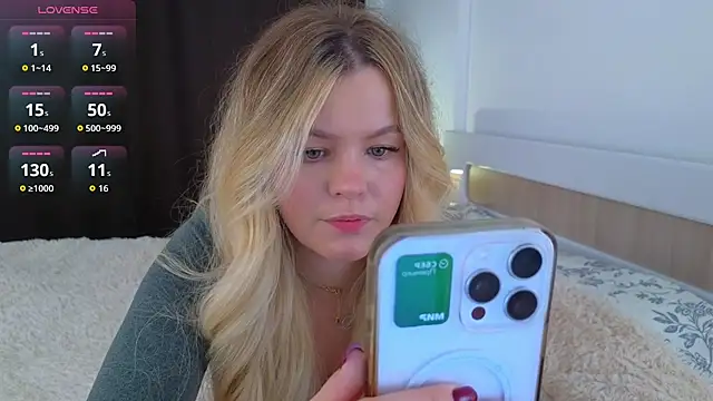 Snapshot of Milana15 chatting on November 16, 2025, 8:31 am Milana15 online show from November 16, 2025, 8:31 am