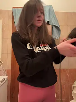 Snapshot of vienncica chatting on December 6, 2024, 2:49 pm vienncica online show from December 6, 2024, 2:49 pm