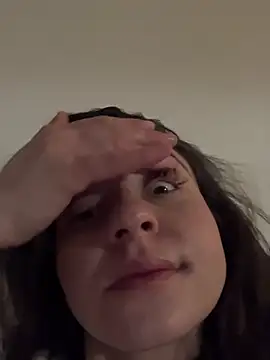 Snapshot of vienncica chatting on February 28, 2025, 3:37 am vienncica online show from February 28, 2025, 3:37 am