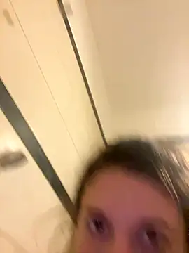 Snapshot of vienncica chatting on November 5, 2025, 11:32 am vienncica online show from November 5, 2025, 11:32 am