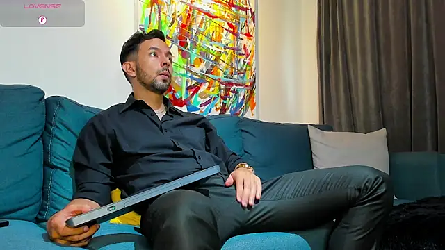 tommy raym0ndg online show from November 17, 2025, 2:12 pm