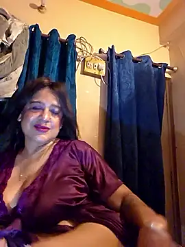 Hot Queen77 online show from March 7, 2026, 5:32 pm