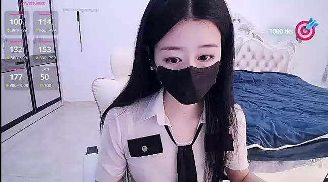 CN-xiaofei online show from February 12, 2025, 4:33 am