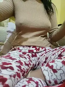 jihane-44 online show from January 4, 2025, 7:02 pm