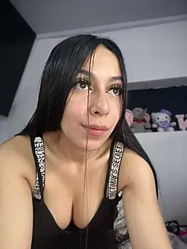 Snapshot of DulceMiia_ chatting on May 22, 2026, 9:53 pm DulceMiia online show from May 22, 2026, 9:53 pm