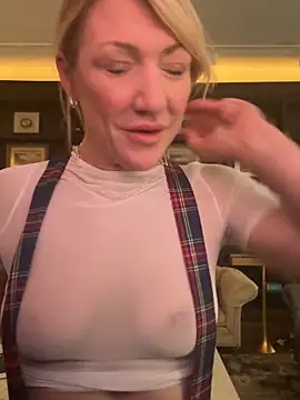 camdanz777 online show from September 26, 2025, 5:06 pm