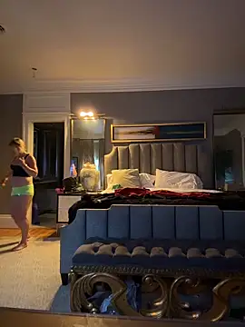 camdanz777 online show from October 17, 2025, 12:41 pm