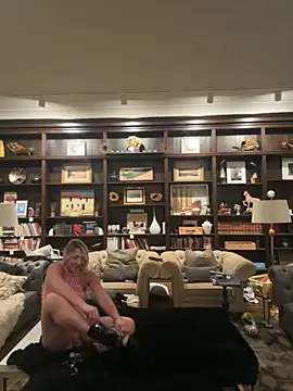 camdanz777 online show from October 31, 2025, 2:01 am