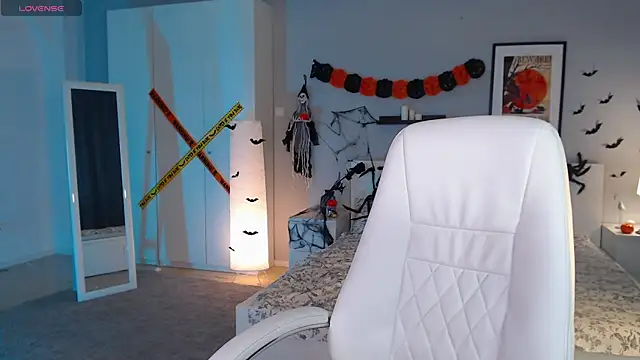 Bellla Haddid online show from October 30, 2025, 1:40 am