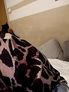 LunikaLunaX online show from January 20, 2025, 7:04 pm