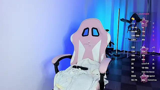 Kendall Bunnyy online show from April 14, 2026, 8:37 pm