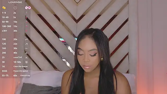 Lola King online show from July 17, 2026, 4:08 am