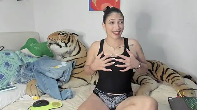 micaelajones online show from March 7, 2025, 8:55 pm