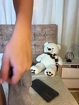 littlemelodi18 online show from February 22, 2026, 11:36 pm