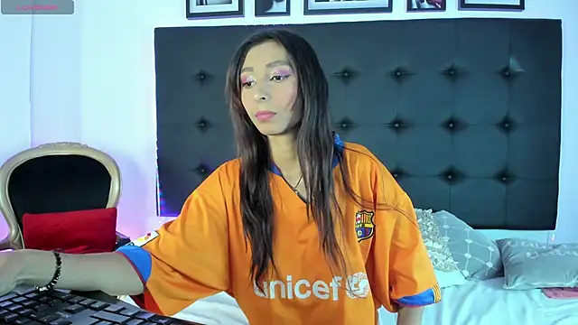 SaraDreamss online show from January 6, 2025, 8:39 pm