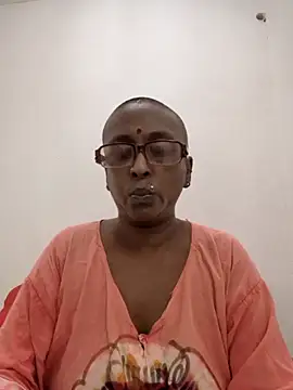 mamakarma1403 online show from June 14, 2026, 3:36 pm