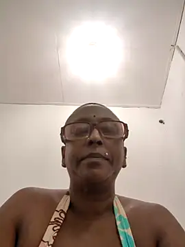 mamakarma1403 online show from June 16, 2026, 12:52 pm