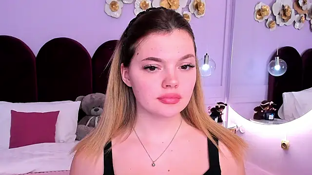 Snapshot of ZaraBloom chatting on January 28, 2025, 2:43 am ZaraBloom online show from January 28, 2025, 2:43 am