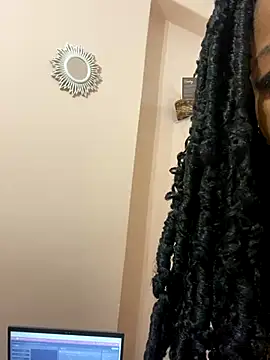 Snapshot of ItsLeyaa chatting on December 8, 2024, 3:10 am ItsLeyaa online show from December 8, 2024, 3:10 am