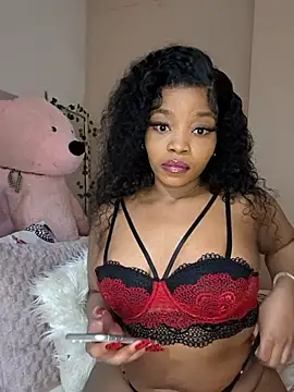 Snapshot of ItsLeyaa chatting on November 4, 2025, 8:19 pm ItsLeyaa online show from November 4, 2025, 8:19 pm