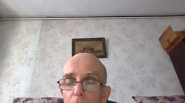 mariusica1xh online show from February 5, 2025, 12:38 pm