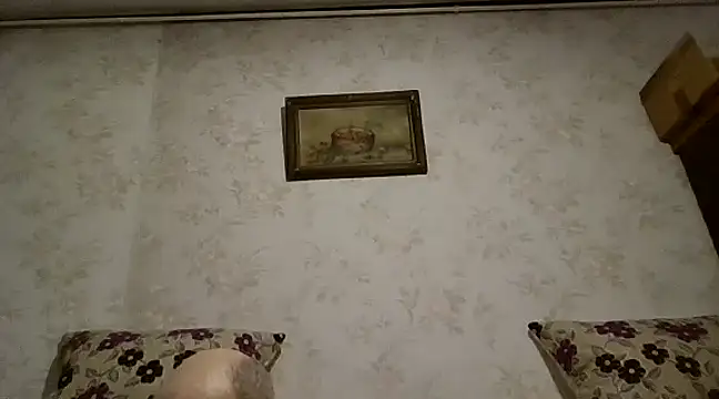 mariusica1xh online show from February 5, 2025, 6:48 pm