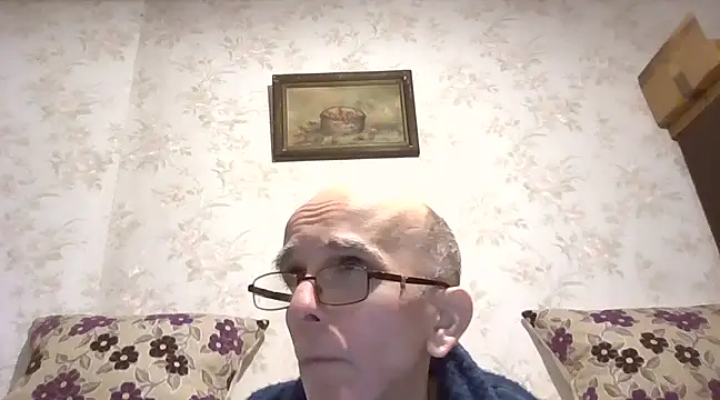 mariusica1xh online show from February 7, 2025, 7:49 pm