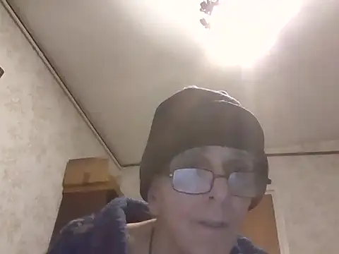 mariusica1xh online show from October 5, 2025, 9:02 pm