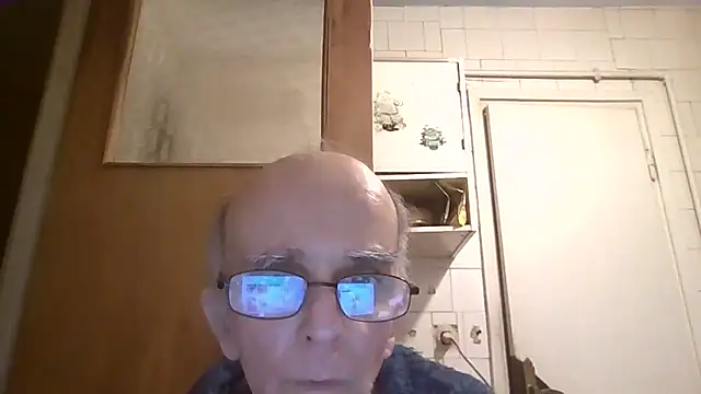 Snapshot of mariusica1@xh chatting on April 1, 2026, 7:00 pm mariusica1xh online show from April 1, 2026, 7:00 pm