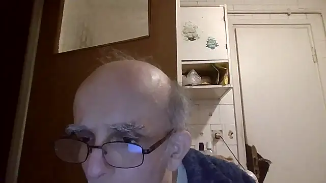 Snapshot of mariusica1@xh chatting on April 16, 2026, 9:39 pm mariusica1xh online show from April 16, 2026, 9:39 pm