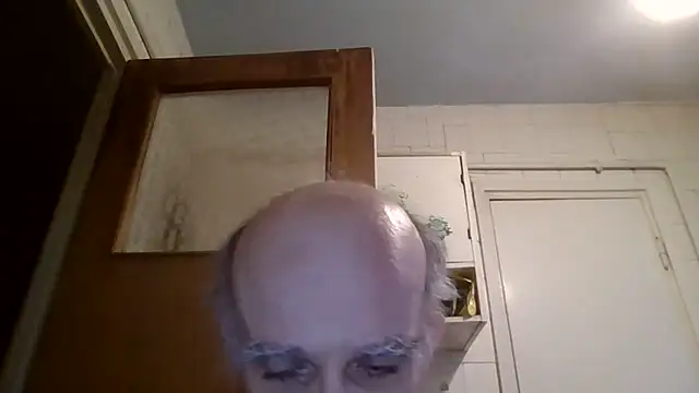 Snapshot of mariusica1@xh chatting on April 23, 2026, 5:04 pm mariusica1xh online show from April 23, 2026, 5:04 pm