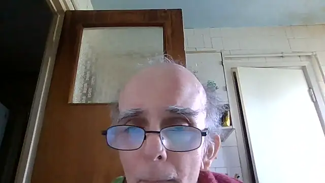 Snapshot of mariusica1@xh chatting on May 15, 2026, 9:49 am mariusica1xh online show from May 15, 2026, 9:49 am
