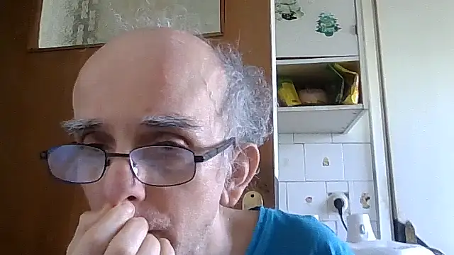 Snapshot of mariusica1@xh chatting on May 29, 2026, 8:45 am mariusica1xh online show from May 29, 2026, 8:45 am