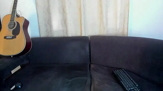 Henrikk senn online show from November 5, 2025, 3:23 pm