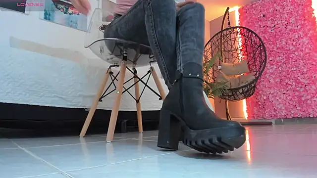 Angela donnato online show from January 19, 2025, 4:01 am