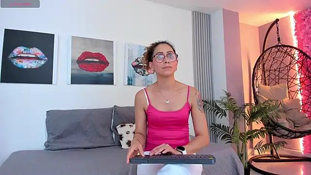 Angela donnato online show from February 7, 2025, 3:34 am